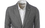 Solid blazer i 73% polyester og 27% uld. Tilføjet  snyde lomme detalje og patches. Fundet på www.smartguy.dk