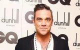 Robbie Williams med åben skjorte og kors vandt "Icon" prisen. Syntes dog at udsigt til måtte og korset måske er lidt et levn fra en anden periode.